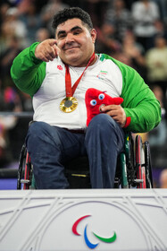 بازیهای پارالمپیک ۲۰۲۴ پاریس؛ کسب مدال طلای رقابتهای پاراوزنهبرداری توسط علی اکبر غریب شاهی نماینده ایران در دسته ۱۰۷ کیلو گرم