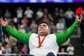 بازیهای پارالمپیک ۲۰۲۴ پاریس؛ کسب مدال طلای رقابتهای پاراوزنهبرداری توسط علی اکبر غریب شاهی نماینده ایران در دسته ۱۰۷ کیلو گرم