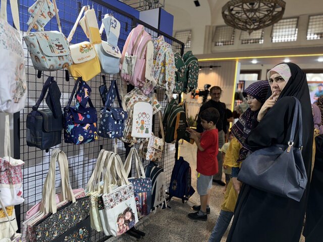 ۸۰ برگ حسن یزدانی؛ ۳۵ هزار تومان! / نوشتافزار ایرانی هم ارزان نیست