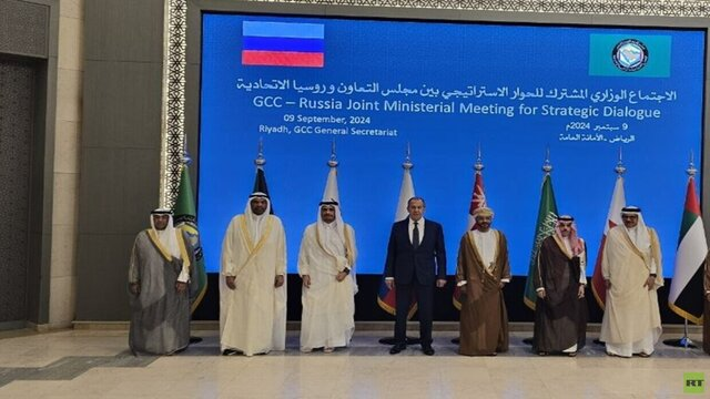 «اولین موضع دولت درباره اتباع»، «شلیک در محله ۱۳ آبان»، و «توصیه کمال تبریزی به وزارت ارشاد»