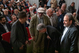  ادای احترام سید عباس صالحی، وزیرجدید فرهنگ و ارشاد اسلامی به علی نصیریان بازیگر پیشکسوت 