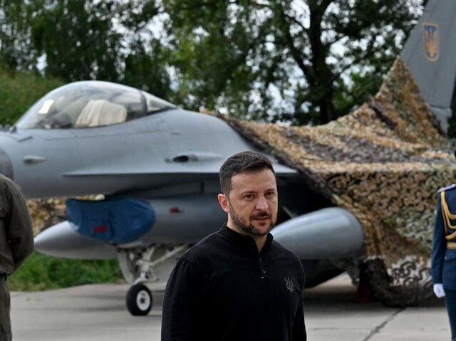 «اولین موضع دولت درباره اتباع»، «شلیک در محله ۱۳ آبان»، و «توصیه کمال تبریزی به وزارت ارشاد»