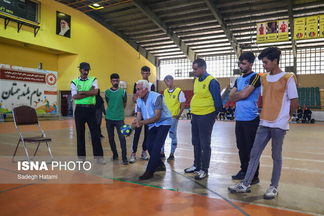 شور و نشاط معلولان در مسابقات بازیهای بومی محلی در مشهد