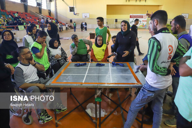 شور و نشاط معلولان در مسابقات بازیهای بومی محلی در مشهد