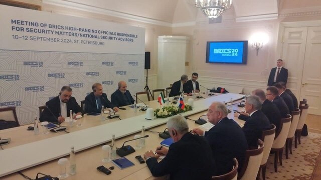 دیدار دبیر شورای عالی امنیت ملی ایران با همتای روس خود حمایت روسیه از تمامیت ارضی ایران و پایبندی به توافقات پیشین با تهران درباره زنگزور