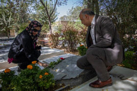 شبنم مقدمی در مراسم حضور جمعی از سینماگران در قطعه هنرمندان