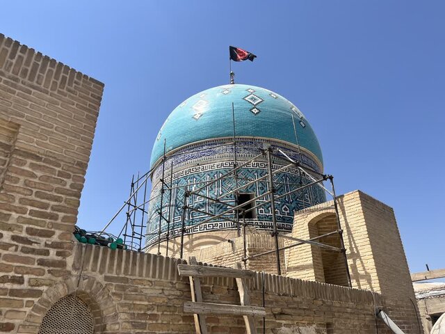 مرمت و بازسازی گنبد حرم حضرت جعفربن موسی الکاظم (ع) پیشوا به شکل دوران صفویه