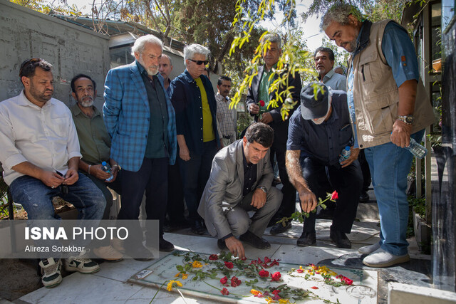 حضور جمعی از سینماگران در قطعه هنرمندان