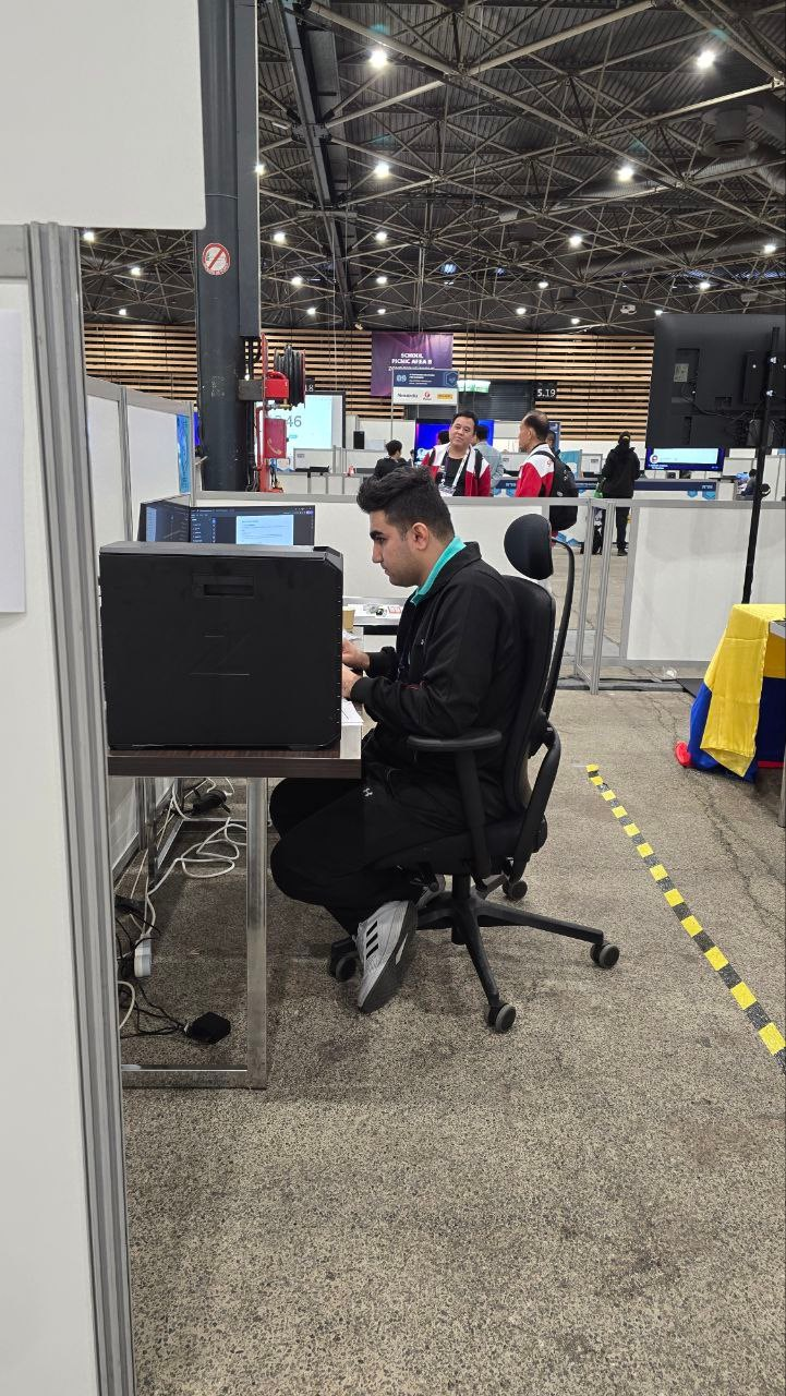 اهتزاز پرچم ایران در شب افتتاحیهی مسابقات جهانی ۲۰۲۴ لیون /شروع مسابقات جهانی مهارت با نمایندگان رشتههای آیتی