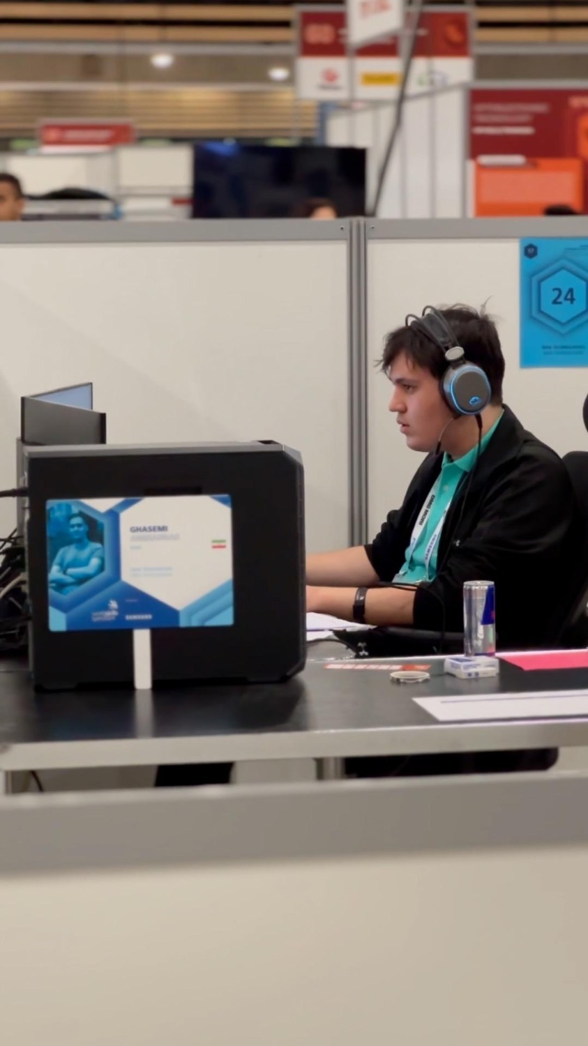 اهتزاز پرچم ایران در شب افتتاحیهی مسابقات جهانی ۲۰۲۴ لیون /شروع مسابقات جهانی مهارت با نمایندگان رشتههای آیتی