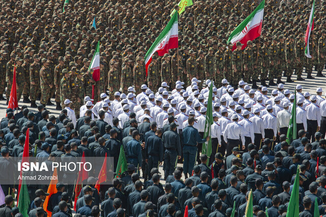 عکس تزئینی است رژه نیروهای مسلح در قم برگزار میشود