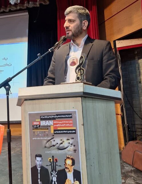 یکی از اماکن فرهنگی به هنرمندان دشت ورامین واگذار شد یکی از اماکن فرهنگی به هنرمندان دشت ورامین واگذار شد