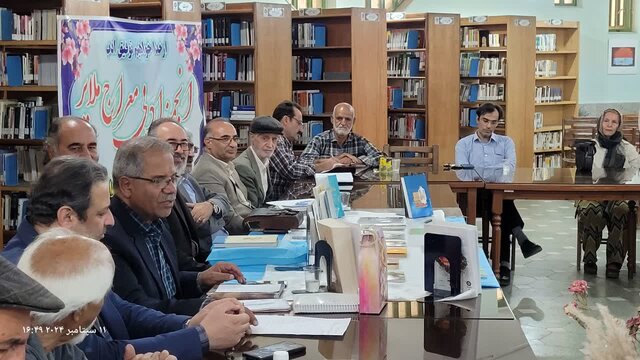 شاعران جوان از قافیه و ردیفهای تازه استفاده کنند