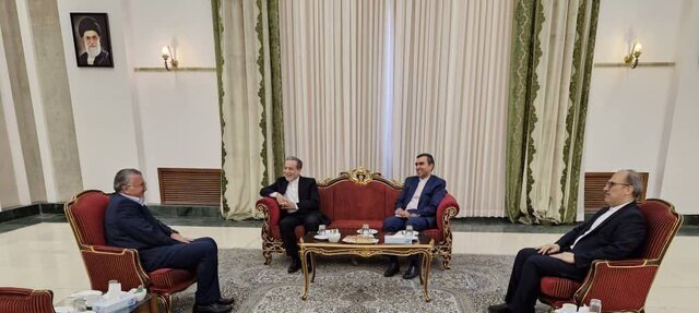 دیدار نماینده جنبش امل در تهران با عراقچی دیدار نماینده جنبش امل در تهران با عراقچی
