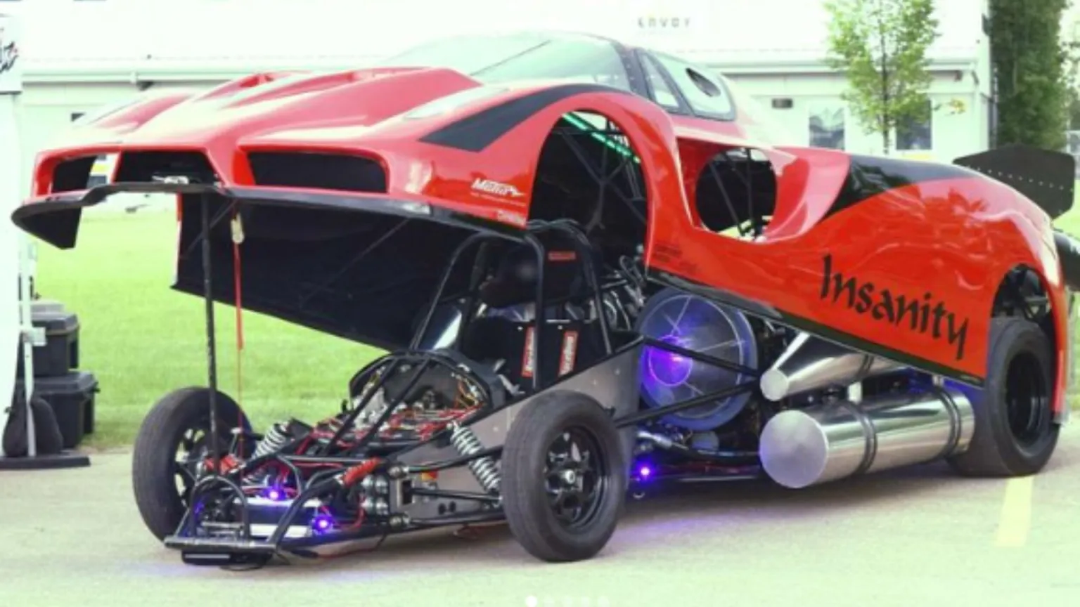 اولین خودروی ۱۸ هزار اسببخاری جهان با ۲ موتور جت رولزرویس! 6 اولین خودروی 18 هزار اسب بخاری جهان با ۲ موتور جت رولزرویس!