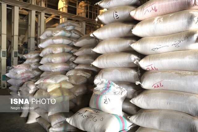 عکس آرشیوی است کشف انبار برنج احتکار شده در یزد