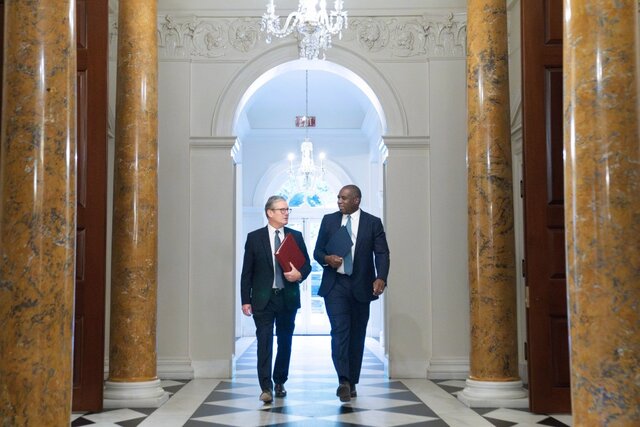 دیوید لمی و کر استارمر، وزیر خارجه و نخست وزیر انگلیس در کاخ سفید تایمز: انگلیس بدون موافقت آمریکا به حملات دوربرد اوکراین مجوز نمیدهد