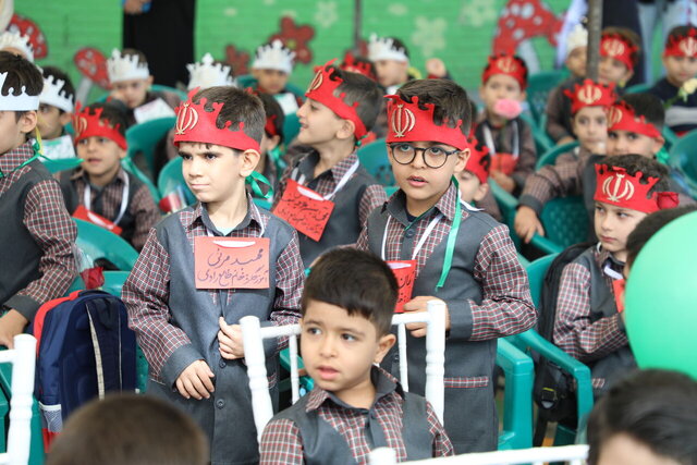 نواخته شدن زنگ شکوفهها برای دانشآموزان کلاس اولی در همدان