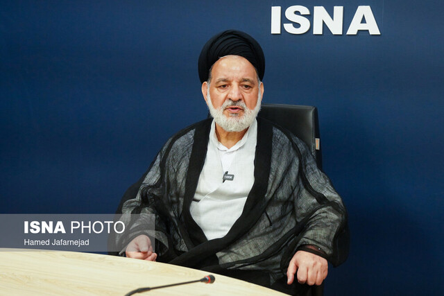 چرا برپایی وحدت را فقط وظیفه مجمع تقریب میدانید؟ / هیچوقت بین شیعه و سنی تفاوتی قائل نشدیم