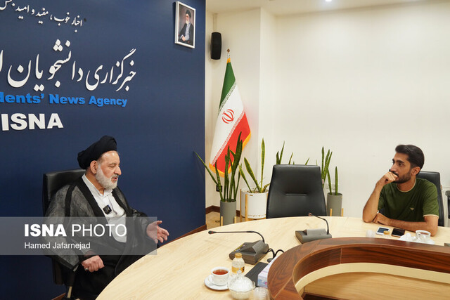 چرا برپایی وحدت را فقط وظیفه مجمع تقریب میدانید؟ / هیچوقت بین شیعه و سنی تفاوتی قائل نشدیم