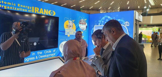 بازدید گروسی از غرفه دستاوردهای هستهای ایران در آژانس بازدید گروسی از غرفه دستاوردهای هستهای ایران در آژانس