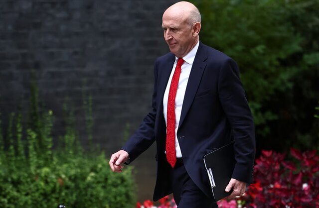 «جان هیلی» وزیر دفاع انگلیس برنامهریزی انگلیس و فرانسه برای اعلام توافقنامه نظامی جدید