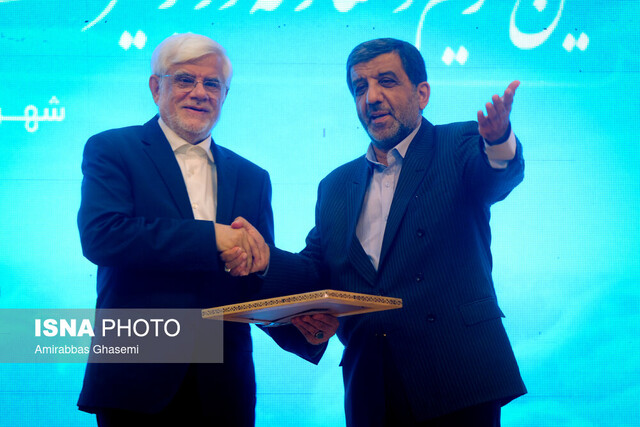 تصویر آرشیوی است شوخی ضرغامی با پزشکیان: «گاز وِر»