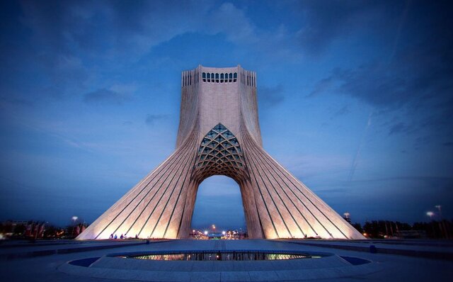 عکس تزیینی است بزرگترین ورکشاپ هنرهای تجسمی در برج آزادی برگزار میشود