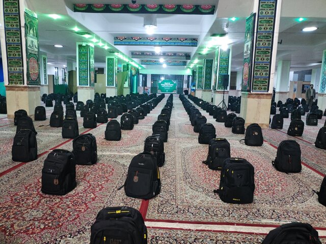 ۵۵ هزار بسته لوازمالتحریر به دانشآموزان نیازمند استان کرمان اهدا شد