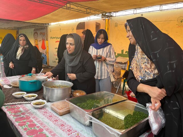 جشنواره تابستانه سبزی، غذا و سوغات در سنجان اراک آغاز شد