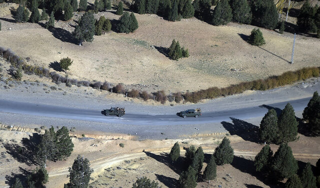 سربازان پاکستانی در حال گشت امنیتی در وزیرستان جنوبی کشته شدن ۶ سرباز پاکستانی در حمله شبهنظامیان در وزیرستان جنوبی
