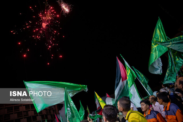 عکس آرشیوی است گلستان در میلاد نبی مکرم اسلام (ص) غرق در شادی و نور است