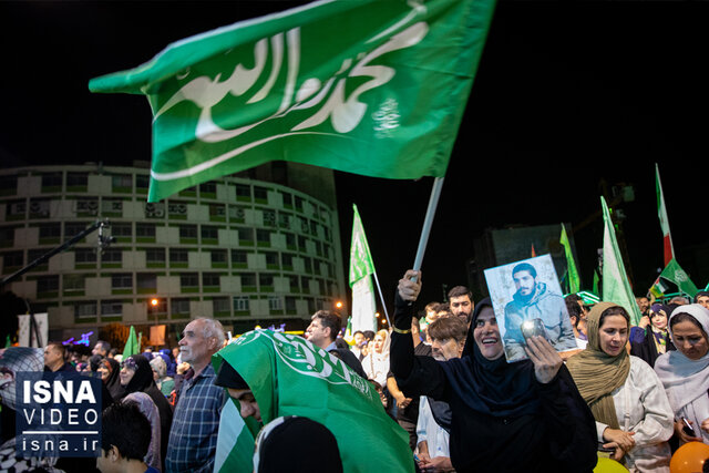 ویدیو/ حضور پرشکوه تهرانیها در آیین جشن بزرگ میلاد پیامبر اکرم (ص) و امام جعفر صادق (ع) ویدیو/ حضور پرشکوه تهرانیها در آیین جشن بزرگ میلاد پیامبر اکرم (ص) و امام جعفر صادق (ع)