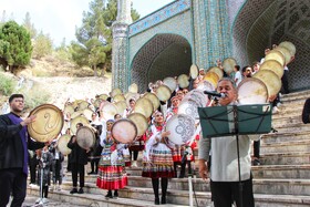 دف نوازی هنرمندان خراسان شمالی به مناسبت هفته وحدت و میلاد پیامبر اکرم(ص)(تیتر)