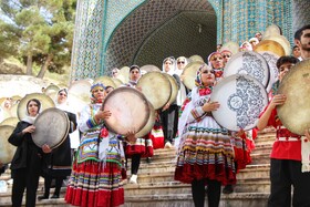 دف نوازی هنرمندان خراسان شمالی به مناسبت هفته وحدت و میلاد پیامبر اکرم(ص)(تیتر)