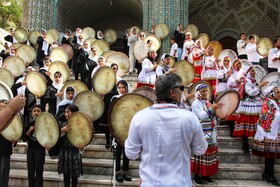 دف نوازی هنرمندان خراسان شمالی به مناسبت هفته وحدت و میلاد پیامبر اکرم(ص)(تیتر)