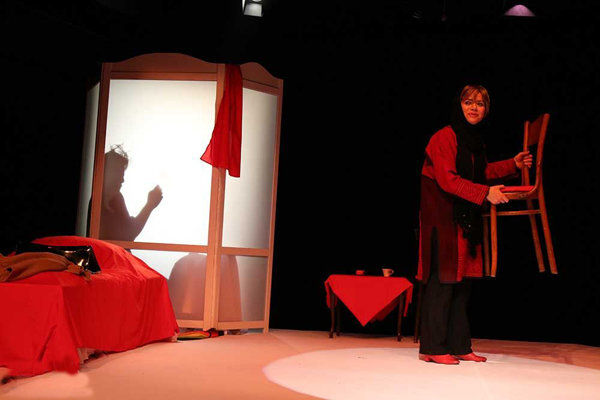 نمایش «دعوت به دو نمایش همراه» اثری که مهتاب نصیرپور، لادن طباطبایی و نگار عابدی در آن درخشیدند