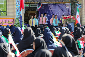 در حاشیه آغاز سال تحصیلی با حضور فاطمه مهاجرانی سخنگوی دولت در هنرستان دخترانه امام باقر (ع)