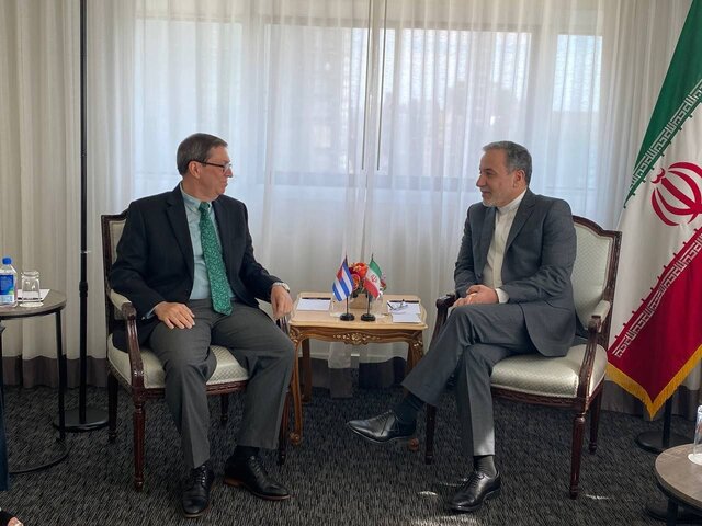 دیدار سیدعباس عراقچی و وزیر خارجه کوبا در حاشیه نشست مجمع عمومی سازمان ملل در نیویورک عراقچی: از کوبا در برابر تحریمهای آمریکا حمایت میکنیم