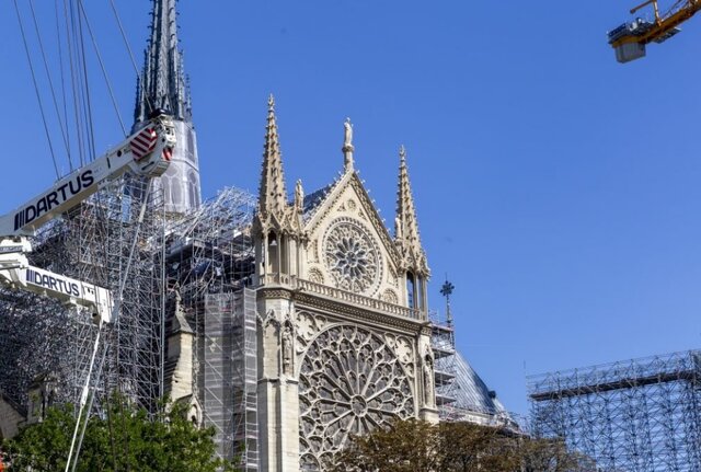 / کشف اسکلت یک شاعر در کلیسای «نوتردام»