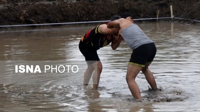 برگزاری جشنواره ورزش های شالیزاری در آستانه اشرفیه