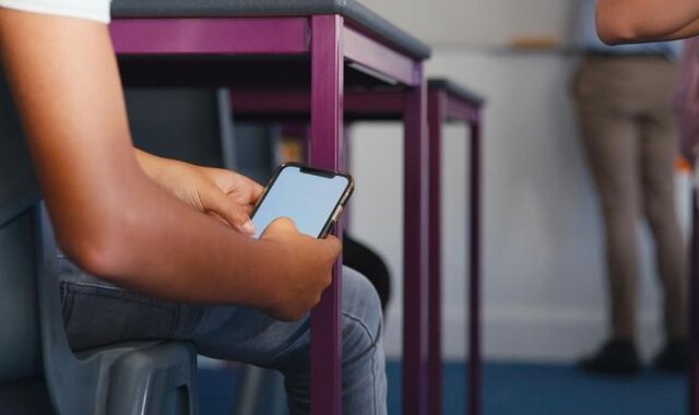 دردسر پلتفرمهای اجتماعی؛ کدام کشورها محدودیت سنی و امنیتی اعمال کردهاند؟