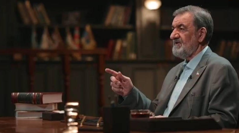 محسن رضایی: از اقدام شتابزده در پاسخ به صهیونیستها پرهیز میکنیم/ به نتانیاهو سیلی محکمی میزنیم