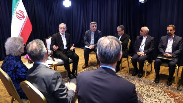 تکذیب خبرسازی علیه رئیسجمهور/ نگرانی وزیر کشور/ دیدار پزشکیان با ریشسفیدان متنفذ