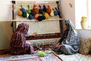 گره‌هایی از صبر و هنر؛/ روایت ناگفته زندگی در پشت دارهای قالی
