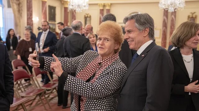 لیپستاد در کنار آنتونی بلینکن درخواست برای برکناری مقام آمریکایی در پی تمجید از انفجار پیجرها در لبنان