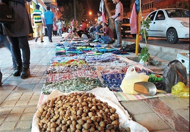 شهرداری کرج همچنان در خواب ساماندهی دستفروشان است شهرداری کرج همچنان در خواب ساماندهی دستفروشان است