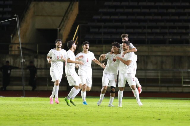 قلیزاده: بازیکنی که به اردوی تیم ملی دعوت میشود باید با سر بیاید قلیزاده: بازیکنی که به اردوی تیم ملی دعوت میشود باید با سر بیاید