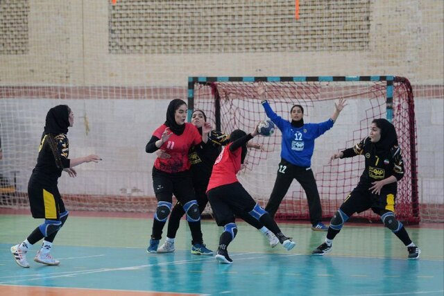 عکس آرشیوی است. تثبیت صدرنشینی لارستان در هفته ششم لیگ برتر هندبال زنان