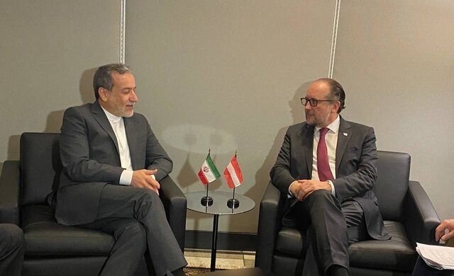 الکساندر شالنبرگ وزیر امور خارجه اتریش و سید عباس عراقچی وزیر امور خارجه جمهوری اسلامی ایران رایزنی وزیران خارجه ارمنستان، اتریش، قزاقستان، قبرس و بورکینافاسو با عراقچی